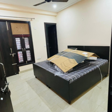 Bedroom in 2 BHK Builder Floor at Sector 52 – for Rent
