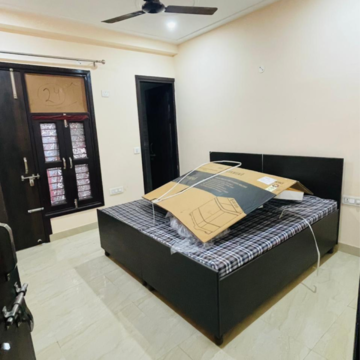 Bedroom in 2 BHK Builder Floor at Sector 52 – for Rent