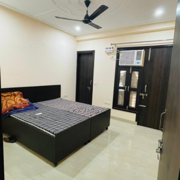 Bedroom in 2 BHK Builder Floor at Sector 52 – for Rent