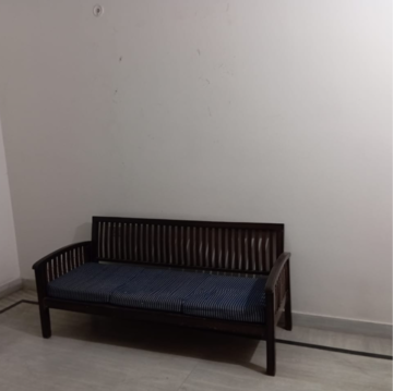 Room in 2 BHK Builder Floor at Sector 52 – for Rent