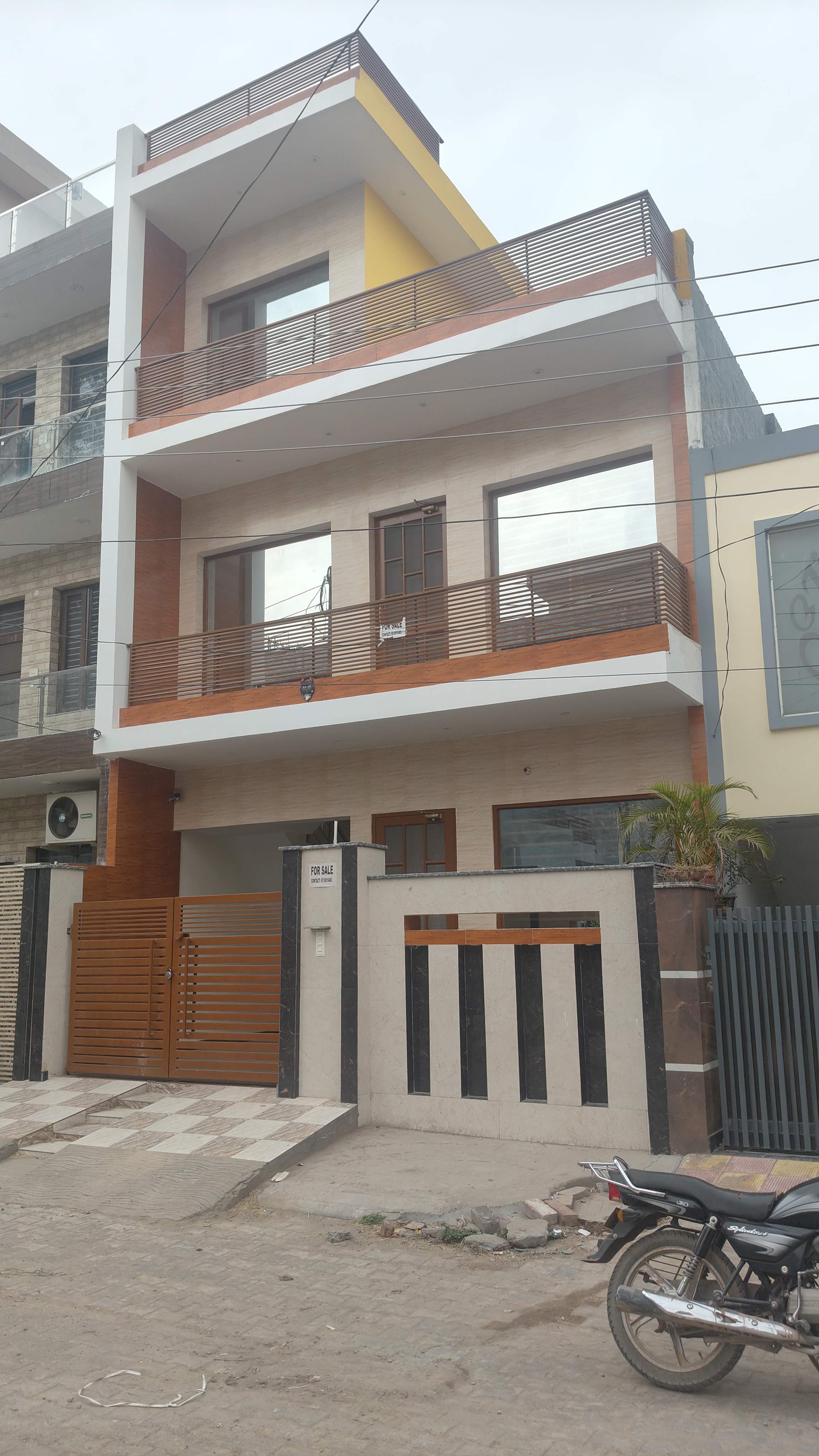 4 BHK + Extra Room Independent House For Sale in D R Estate 