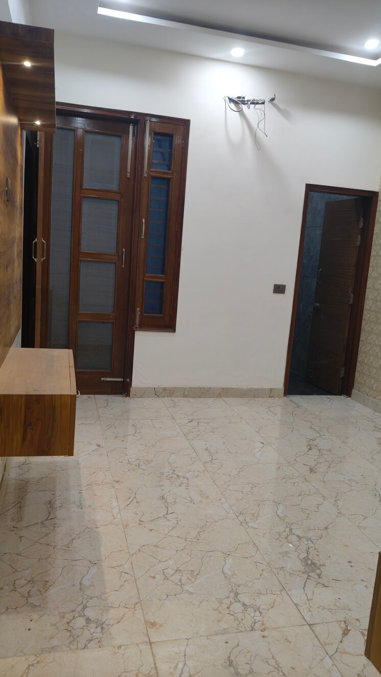 Room, ambala highway 3 Bedroom 180 Sq.Yd. Independent House In Ambala Highway Zirakpur 8225754