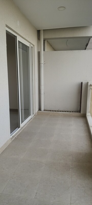 Room in 3 BHK Apartment at Pareena Micasa, Sector 68 – for Rent