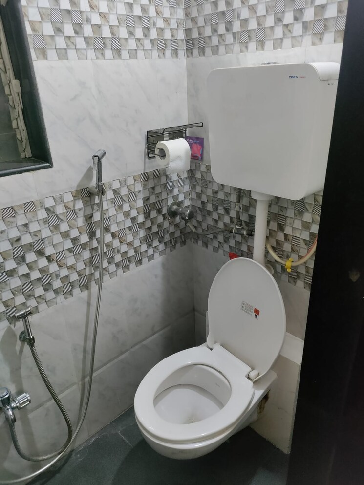 Bathroom, om-shree-laxmi-tower 1 Bedroom 570 Sq.Ft. Apartment In Uthalsar Thane 8225861