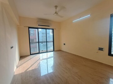 Room in 2 BHK Apartment at Rite Skyluxe, Chembur – for Rent