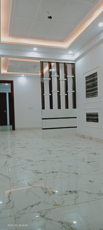 Room in 2 BHK Builder Floor at Sector 72 – for Sale