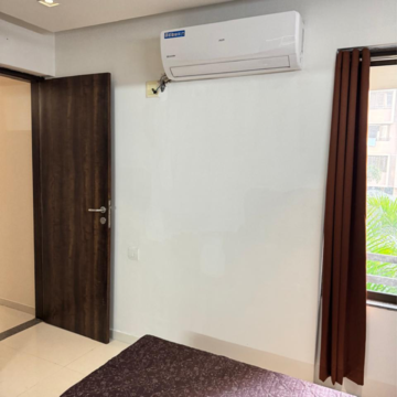 Room in 3 BHK Apartment at Vastrapur – for Rent