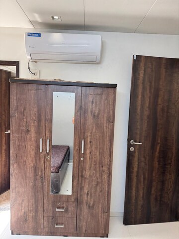 Furnished Amenities in 3 BHK Apartment at Vastrapur – for Rent