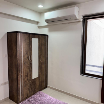Room in 3 BHK Apartment at Vastrapur – for Rent
