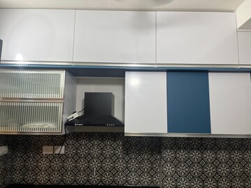 Room in 2 BHK Apartment at Lodha Amara, Kolshet Road – for Rent