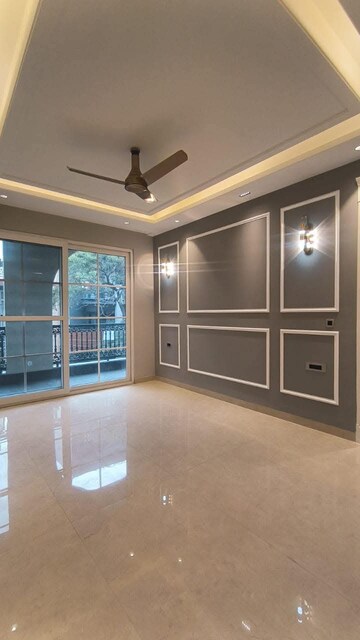 Room in 3 BHK Apartment at Ireo The Corridors, Sector 67a – for Sale