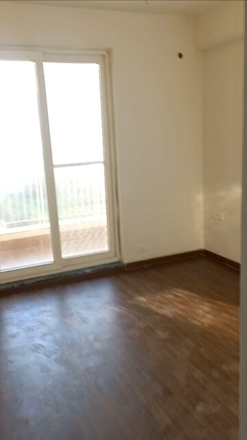 Room in 2 BHK Apartment at BPTP Discovery Park, Sector 80 – for Rent