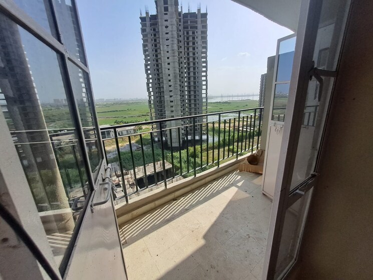 Balcony, signature-global-solera-2 3 Bedroom 660 Sq.Ft. Apartment In Sector 107 Gurgaon 8226061
