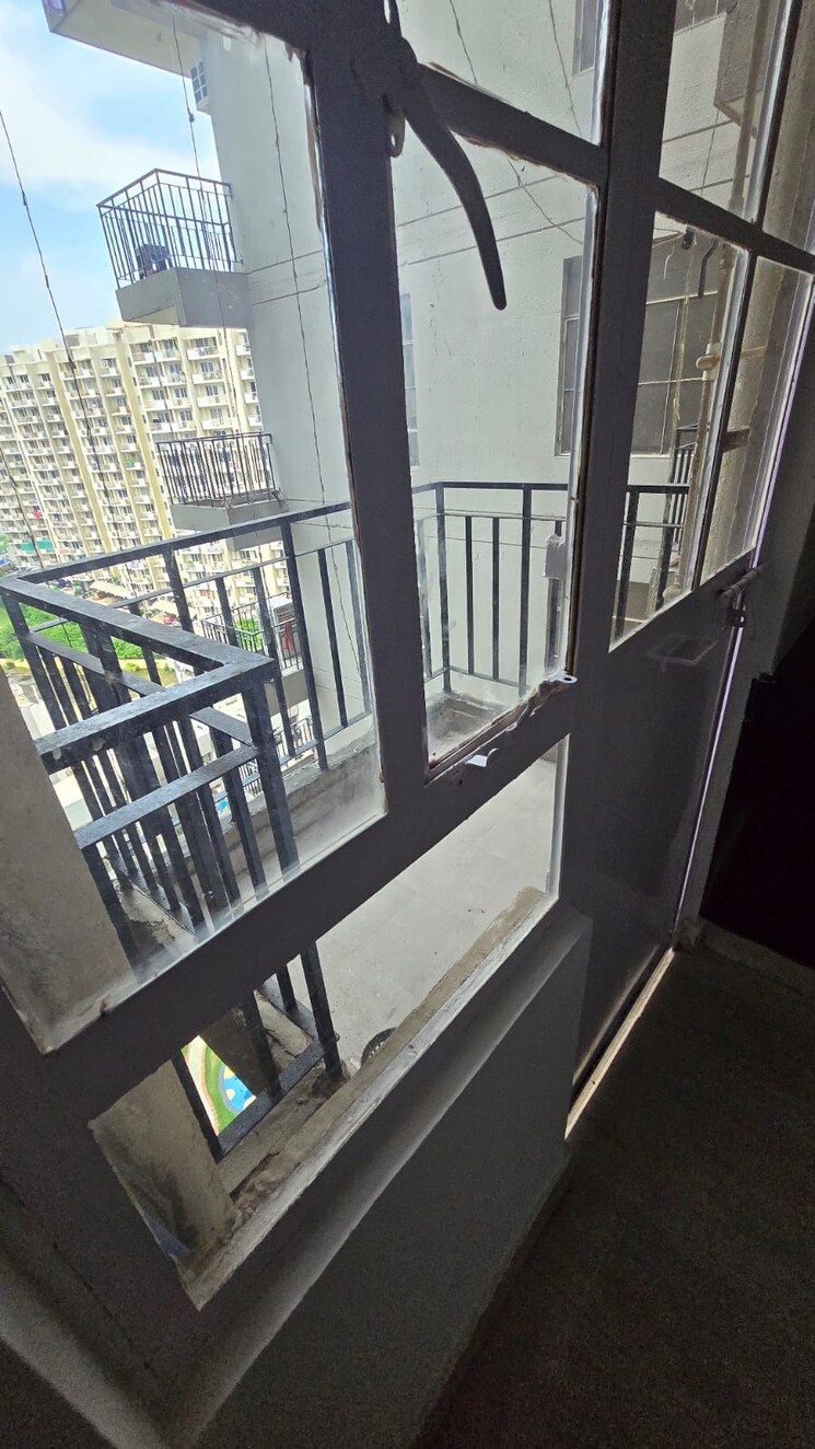 Balcony, signature-global-solera-2 3 Bedroom 660 Sq.Ft. Apartment In Sector 107 Gurgaon 8226061