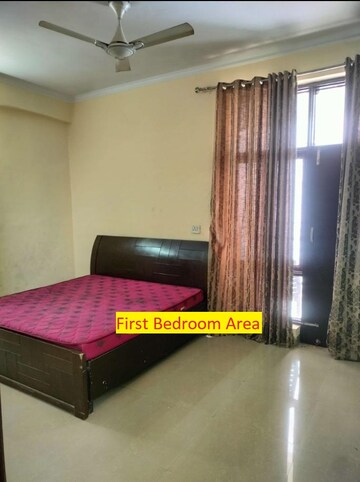 Room in 3 BHK Apartment at Pashupati Housing Society, Sector 48 – for Rent