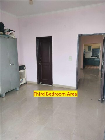 Room in 3 BHK Apartment at Pashupati Housing Society, Sector 48 – for Rent