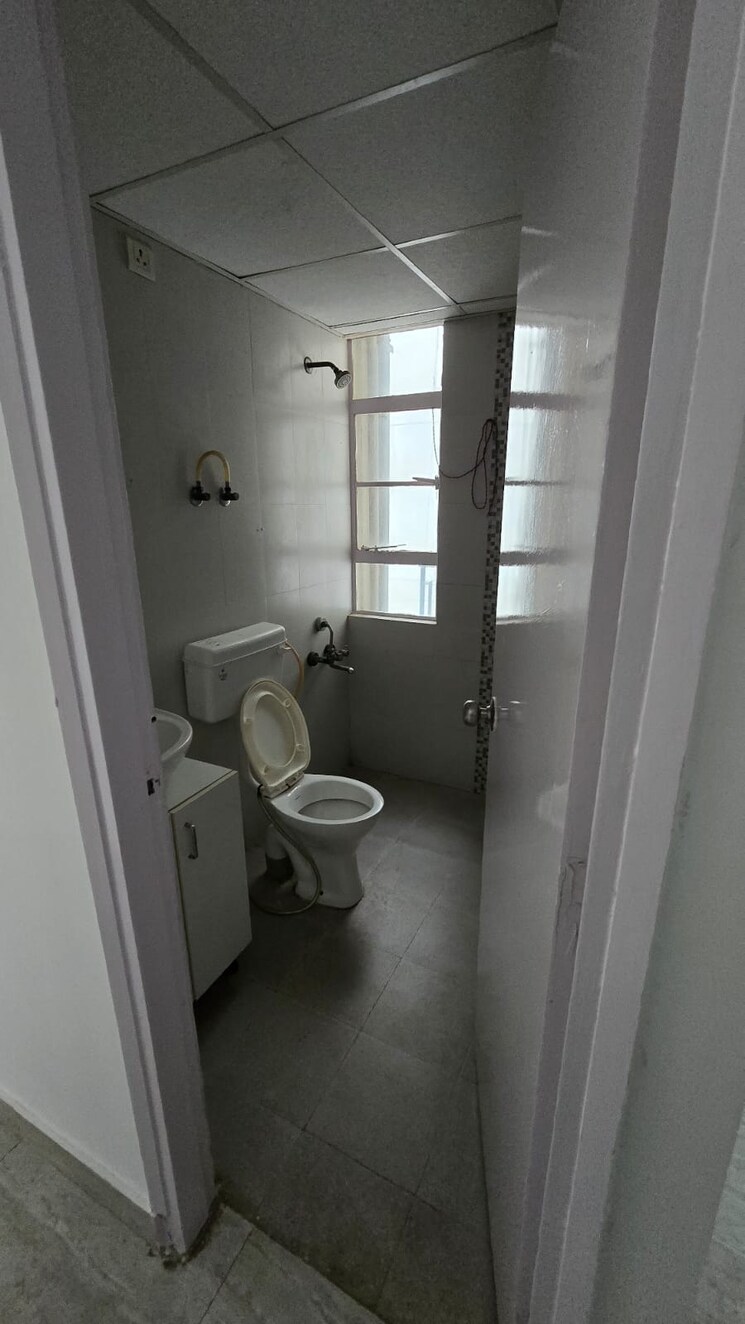 Bathroom, signature-global-solera-2 2 Bedroom 489 Sq.Ft. Apartment In Sector 107 Gurgaon 8226087