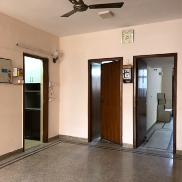 Room in 3.5 BHK Villa at Sector 21 – for Rent