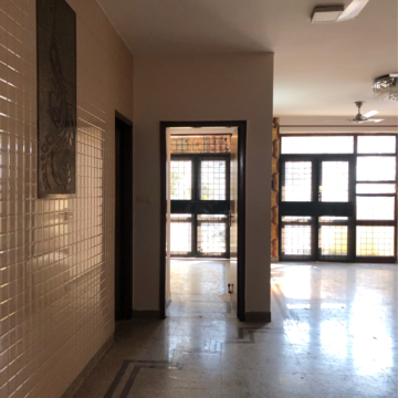 Room in 3.5 BHK Villa at Sector 21 – for Rent