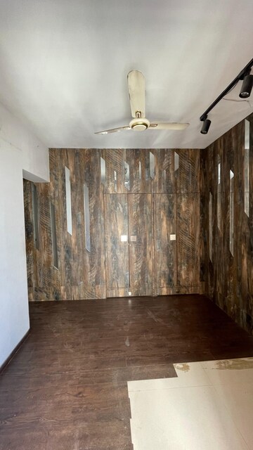 Room in 2 BHK Apartment at Unique Signature Mumbai, Mira Road – for Rent