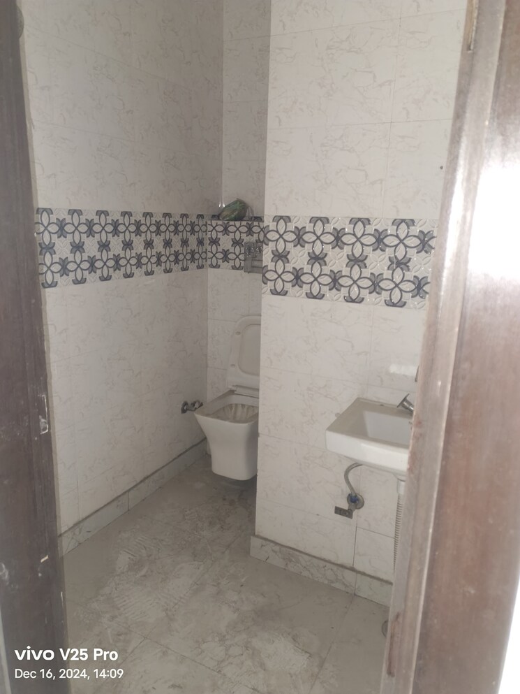 Bathroom, uttam nagar 2 Bedroom 450 Sq.Ft. Builder Floor In Uttam Nagar Delhi 8226318