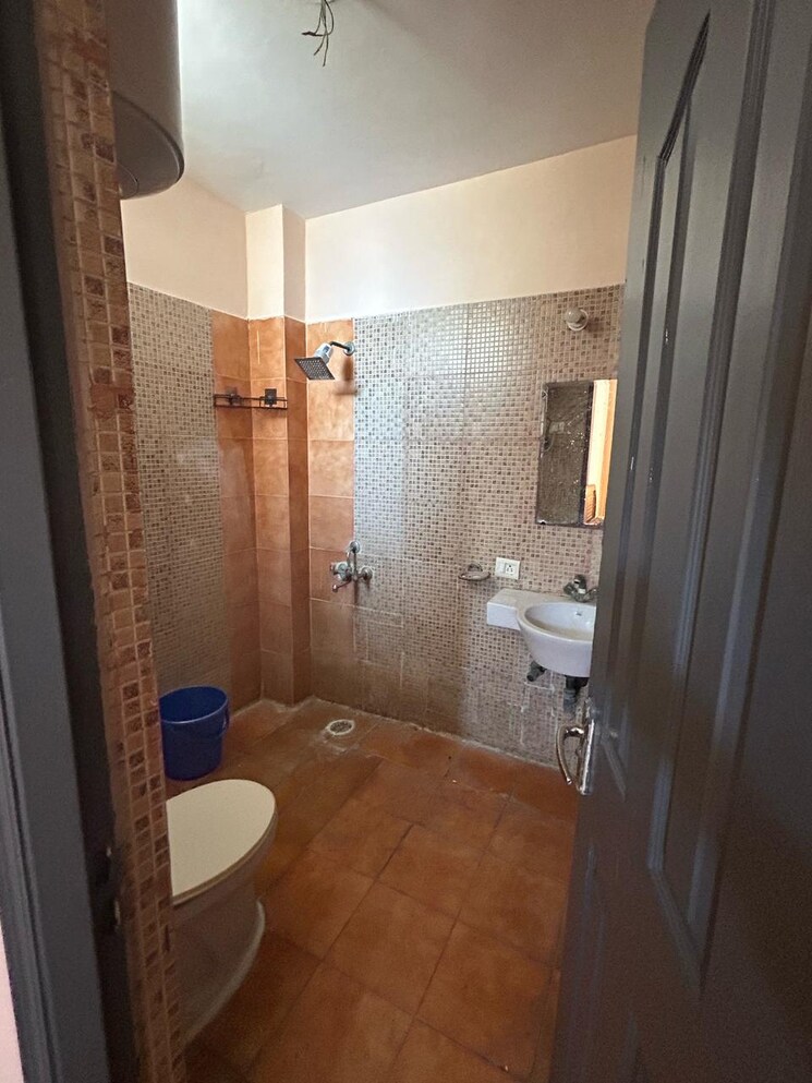 Bathroom, hrc-professional 2 Bedroom 1100 Sq.Ft. Apartment In Indrapuram Ghaziabad 8226303