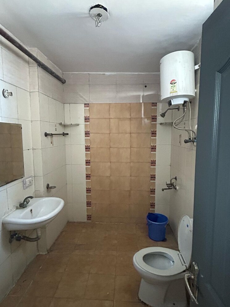 Bathroom, hrc-professional 2 Bedroom 1100 Sq.Ft. Apartment In Indrapuram Ghaziabad 8226303