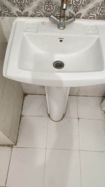Bathroom in 1 BHK Builder Floor at Sector 115 – for Rent