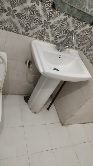 Bathroom in 1 BHK Builder Floor at Sector 115 – for Rent