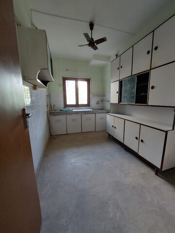Kitchen in 1.5 BHK Apartment at Matoshree Swaroop Celesta, Vile Parle East – for Sale