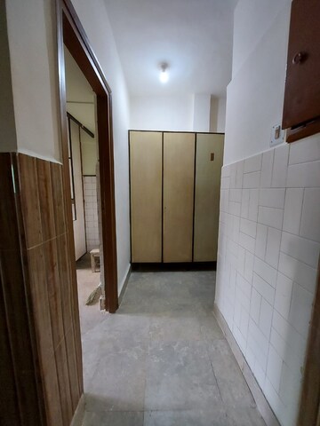 Bathroom in 1.5 BHK Apartment at Matoshree Swaroop Celesta, Vile Parle East – for Sale