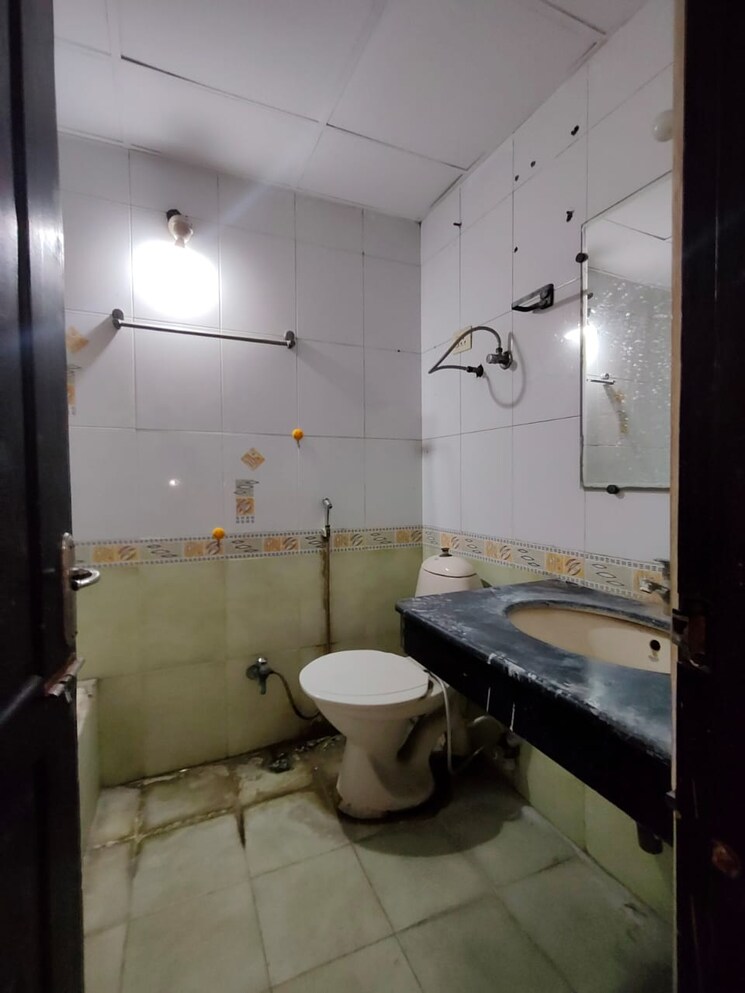 Bathroom, jaipuria-sunrise-greens 3 Bedroom 1777 Sq.Ft. Apartment In Ahinsa Khand 1 Ghaziabad 8226553