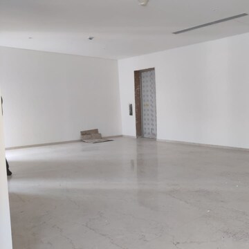 Room in  Office Space at One Lodha Place, Lower Parel – for Rent