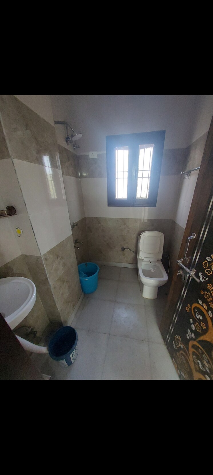 Bathroom, sarita vihar 1 Bedroom 453 Sq.Ft. Apartment In Sarita Vihar Delhi 8226918