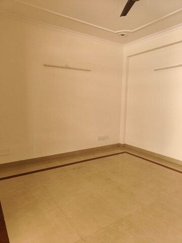 Room in 3 BHK Apartment at Ardee City The Residency, Sector 52 – for Rent