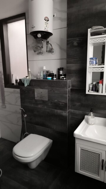 Bathroom in 3 BHK Builder Floor at Ardee City, Sector 52 – for Rent