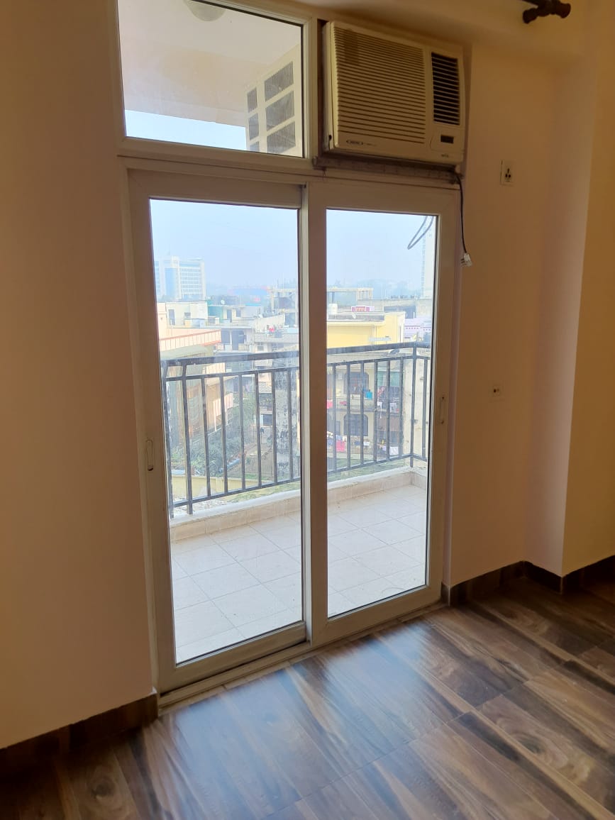 3 BHK + Pooja Room Apartment For Sale in Mahagun Mosaic