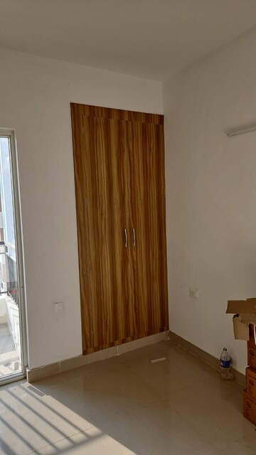 Room in 3 BHK Apartment at Kendriya Vihar 2, Sector 82 – for Rent