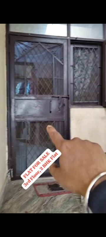 Furnished Amenities in 2 BHK Builder Floor at New Ashok Nagar – for Sale