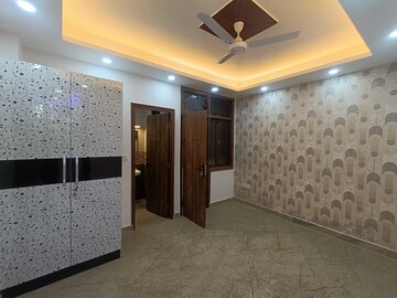 Room in 3 BHK Builder Floor at Khirki Extension – for Rent