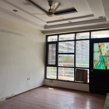 Room in 2 BHK Apartment at TDI City Kingsbury, Sector 61 – for Rent