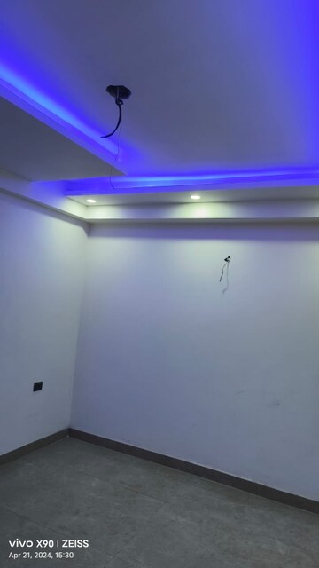 Room in 2 BHK Apartment at Gaur City 1st Avenue, Sector 4, Greater Noida – for Rent