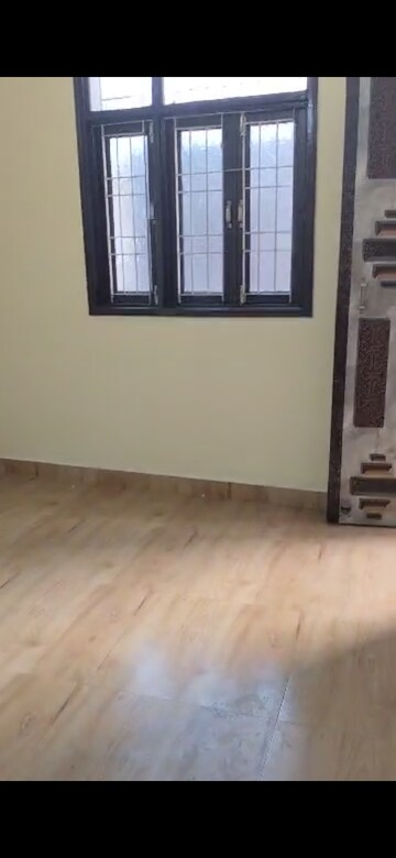 Room in 1.5 BHK Builder Floor at New Ashok Nagar – for Rent