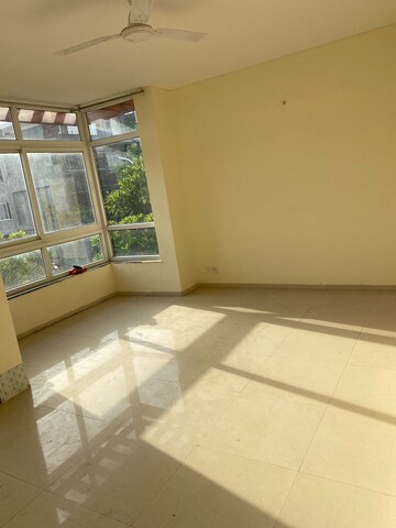 Furnished Amenities in 4 BHK Apartment at BPTP Parkland Pride, Sector 77 – for Sale