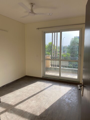 Room in 4 BHK Apartment at BPTP Parkland Pride, Sector 77 – for Sale