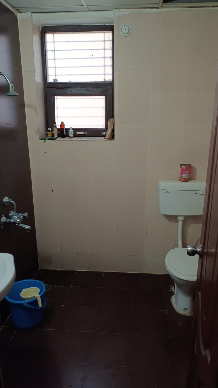 Bathroom, unitech-the-close-north 4 Bedroom 3034 Sq.Ft. Apartment In Sector 50 Gurgaon 8227455