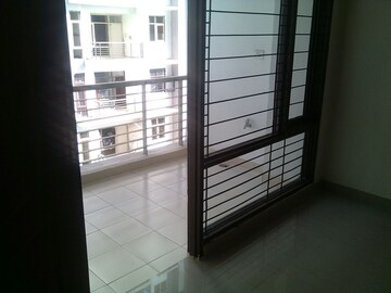Room in 4 BHK Apartment at Unitech The Close North, Sector 50 – for Sale