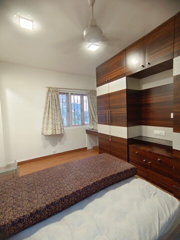 Bedroom in 2 BHK Apartment at PR Prahlad B, Santacruz West – for Rent