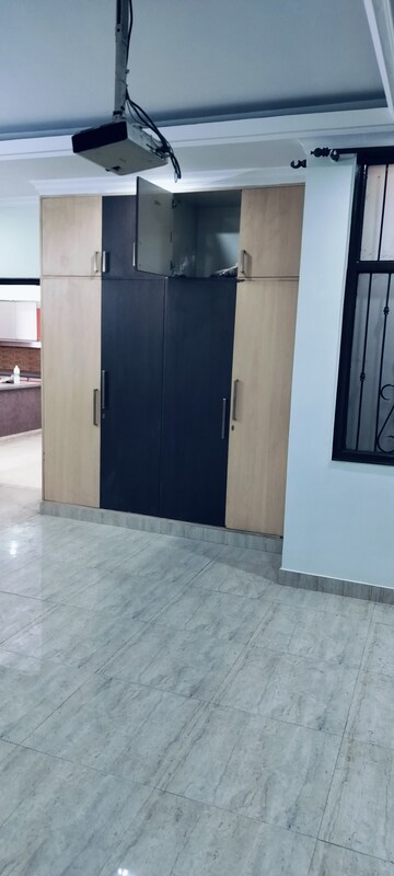 Room in 6+ BHK Independent House at RWA Apartments Sector 50, Sector 50 – for Rent