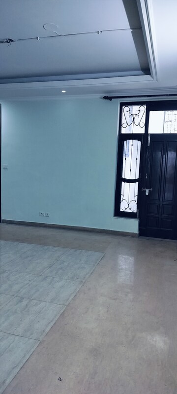 Room in 6+ BHK Independent House at RWA Apartments Sector 50, Sector 50 – for Rent